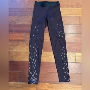 Nike maroon leggings